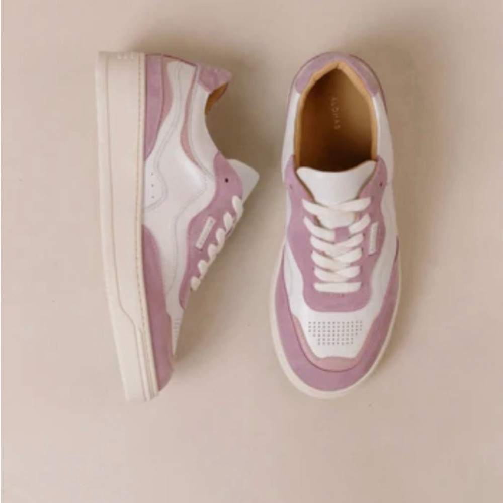 Alohas Low Top Sneaker